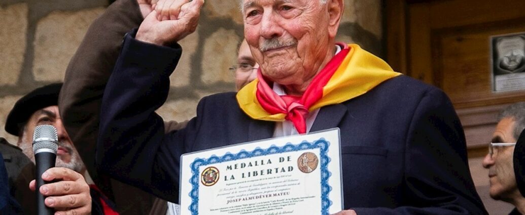 Josep Almudéver, the last surviving member of the International Brigades.