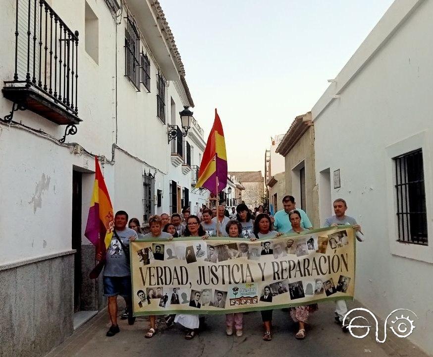 La marcha, por las calles de Espera.