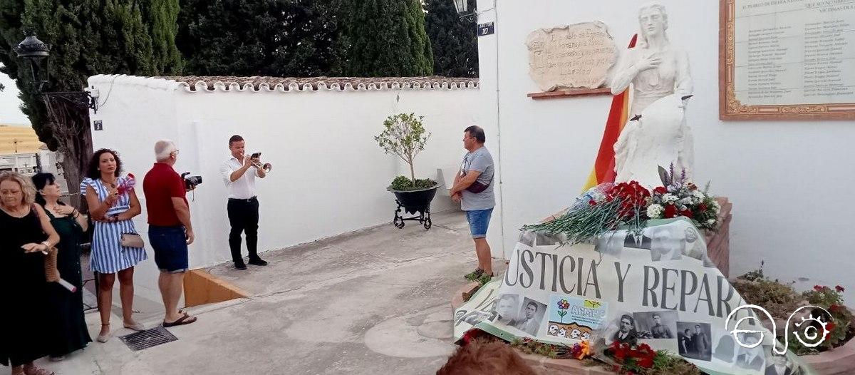 Nacho, del Conservatorio de Música de Sevilla, interpreta el Himno de Riego a la trompeta.