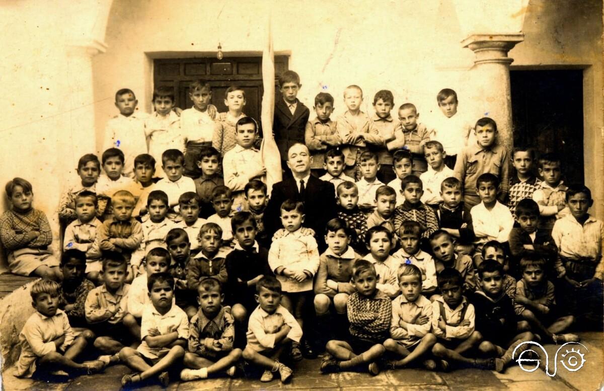 Ildefonso Rabanillo en su escuela en la calle Vallecillo Luján nº 21, en el año 1935.Imagen cedida por Juan Antonio García Rojas,