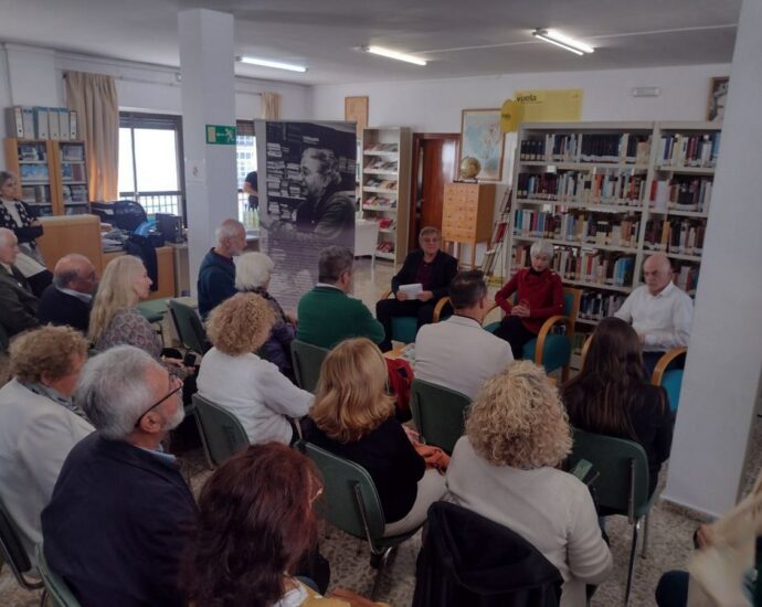 Presentación del libro en la Biblioteca de Ubrique.