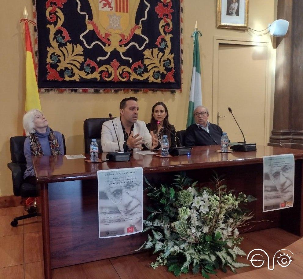 Intervención del alcalde, Mario Casillas, junto a Pilar Infante, Alba Gil, concejala de Biblioteca, e Isabelo Herreros, presidente de la Asociación Manuel Azaña, en el acto celebrado en el salón de plenos.