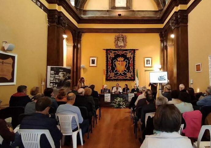 Asistentes al acto celebrado en el salón de plenos (ermita de San Pedro).