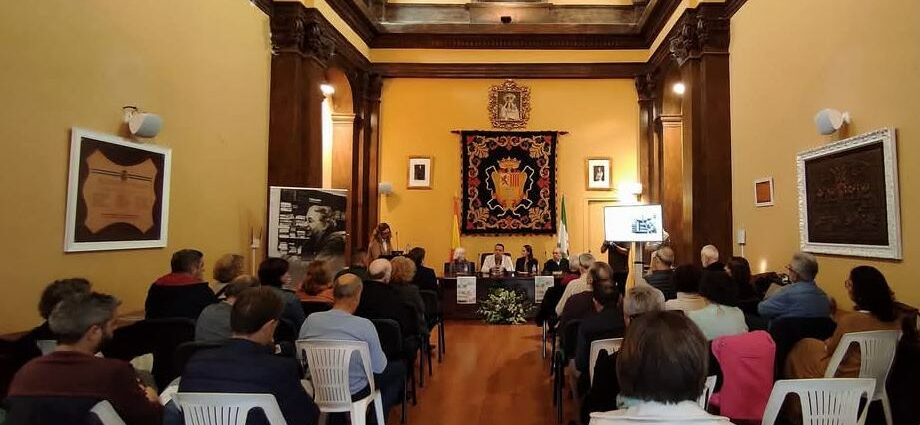 Asistentes al acto celebrado en el salón de plenos (ermita de San Pedro).